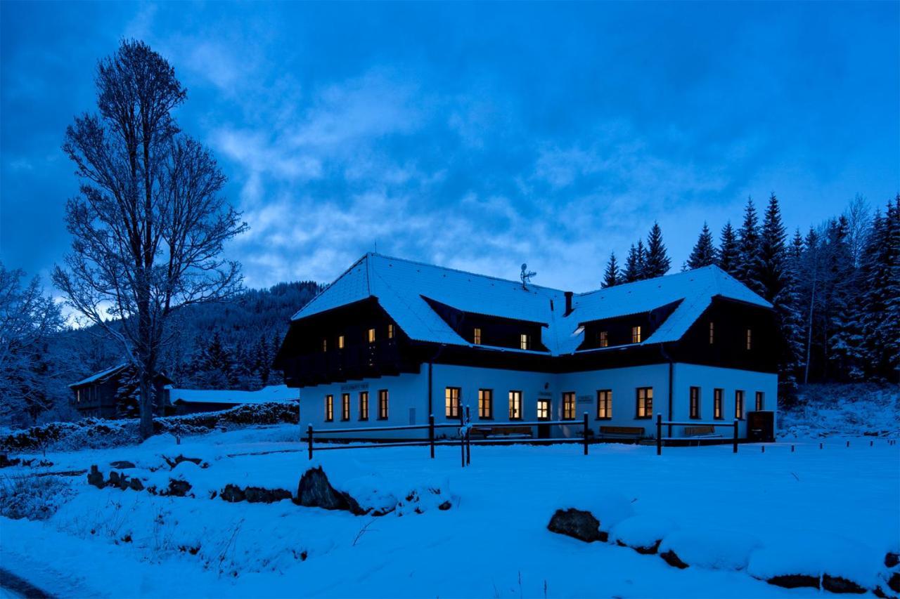 Dvur Liskovy Vrch Hotel Strazny Bagian luar foto